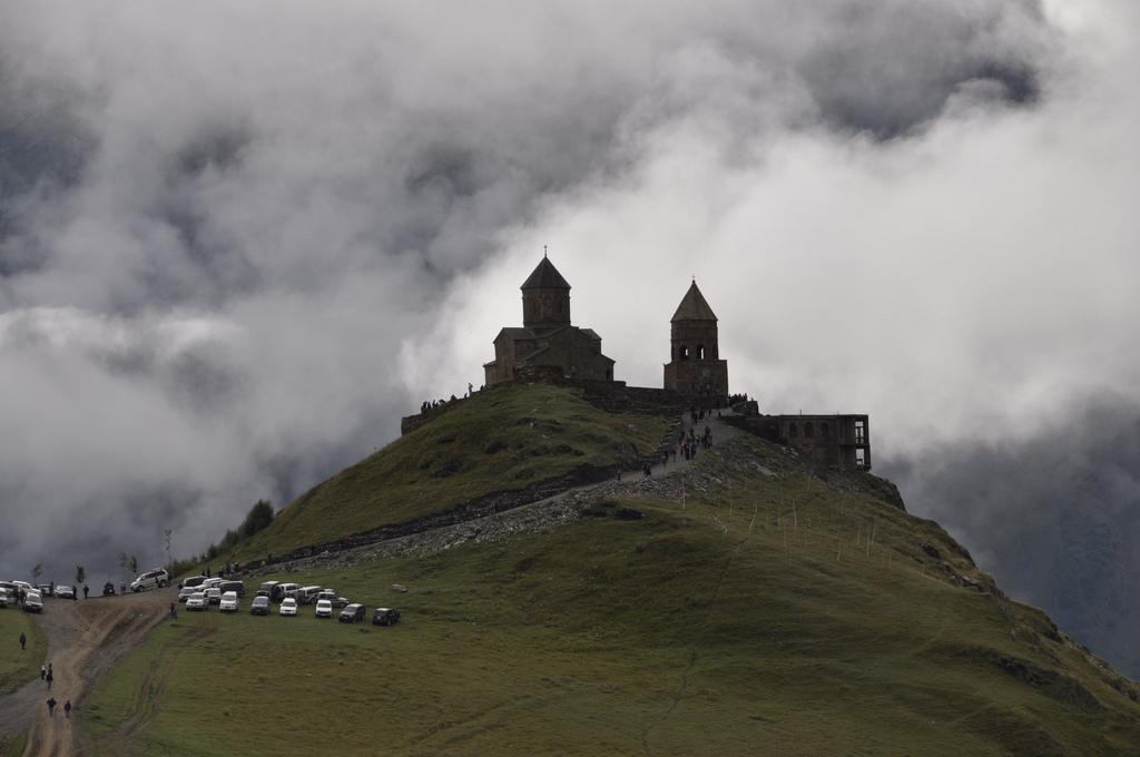 Nino Khetaguri Guest House Kazbegi Bagian luar foto